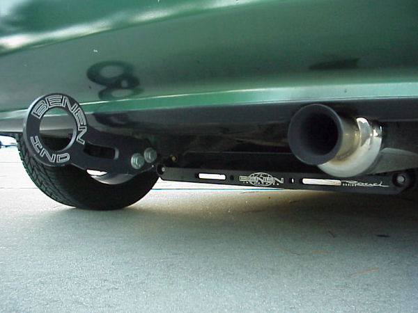 Zadní odtahový hák (odtahové oko) Benen style - červený