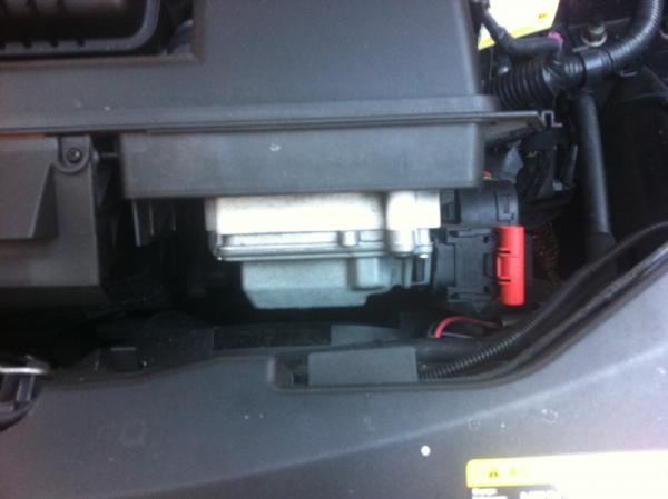 Podložka pod ŘJ k airboxu HG Motorsport na Ford Focus II ST225 (05-11)