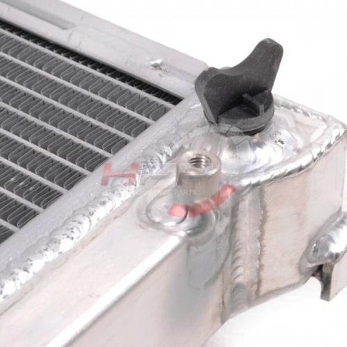 Hlinikový závodní chladič Jap Parts BMW 3-Series E90 / E92 / E93 335i/335xi/335is N54/N55 (06-13)