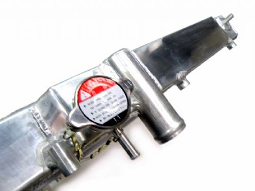 Hlinikový závodní chladič Japspeed Mitsubishi Lancer Evo 7/8/9 (01-07) 52mm