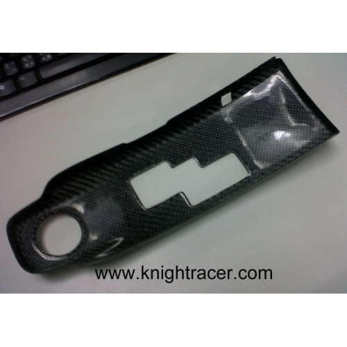 Karbonový kryt kolem řazení do interiéru Knight Racer Nissan GT-R R35