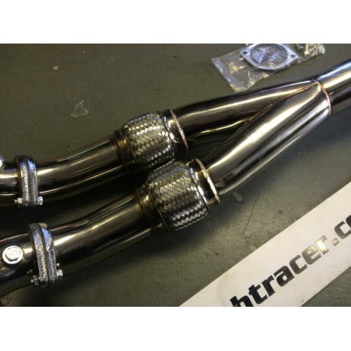 Downpipes se sportovními katalyzátory včetně Y pipe Knight Racer Nissan GT-R R35