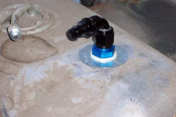 Zpětný ventil celo hliníkový ProRacing do nádrže - D-12 (AN12) 1-1/16"x12-UNF