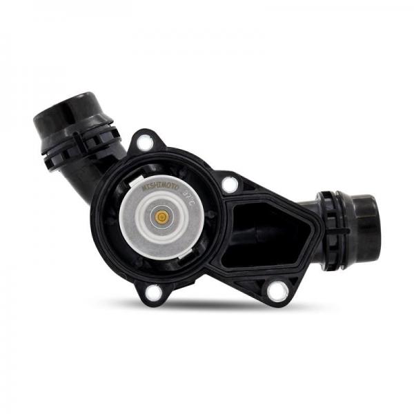 Závodní termostat Mishimoto BMW E46 328i-330i / E39 528i / E60 530i / X5 E53 / X3 E83 / Z4 E85/E86 M52 / M54 / M56 (99-06) 97°C