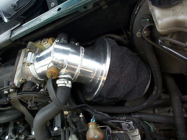 Sportovní kit sání Pipercross na Citroen Saxo 1.6i 8V VTR 88PS černé ventilové víko (05/96-12/99)