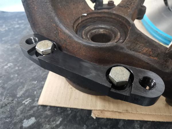 Adaptéry ProRacing pro přední brzdové třmeny Brembo 18Z (6 píst) - Audi, Seat, Škoda, VW platforma Mk4 (5x100) + kotouče R32 (334 x 32mm)