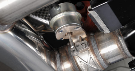 Přetlaková mechanická výfuková klapka 63mm - zavřená - pozitivní tlak (boost) - turbo motor