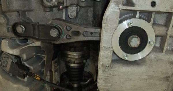 Držák motoru spodní Vibra-Technics Škoda Octavia II 1Z 2.0 TFSi/V6 (04-) - silniční