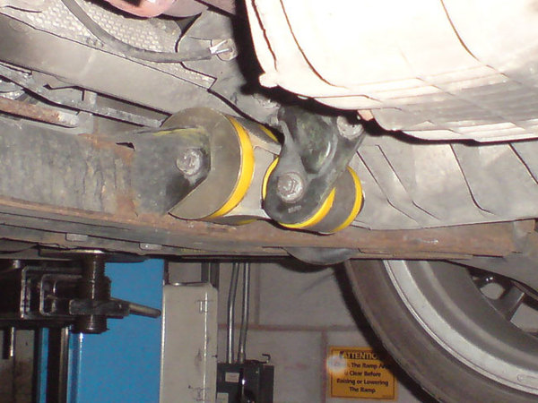 Silentbloky Powerflex Ford Fiesta Mk6 vč. ST / Fusion (02-08) Lower Engine Mount Large Bush (5)