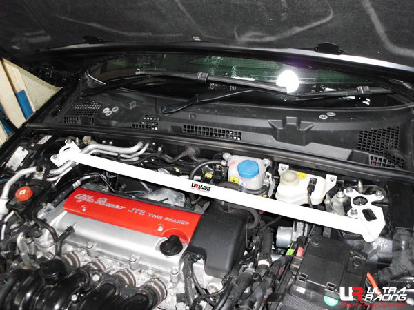 Rozpěrná tyč Ultra Racing Alfa Romeo 159 2.2 (05-11) - přední horní