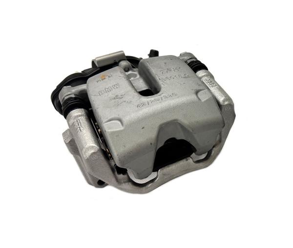 Zadní brzdový třmen levý TRW BMW G20 / G21 / G30 / G31 / X3 G01 / X4 G02 / Z4 G29 pro kotouče 330x20mm (stříbrný 53018C / 32357541)