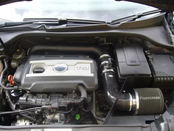 Sportovní kit sání Pipercross na VW Golf 6 2.0 TSi EA888 Gen 1/2 (08-15)