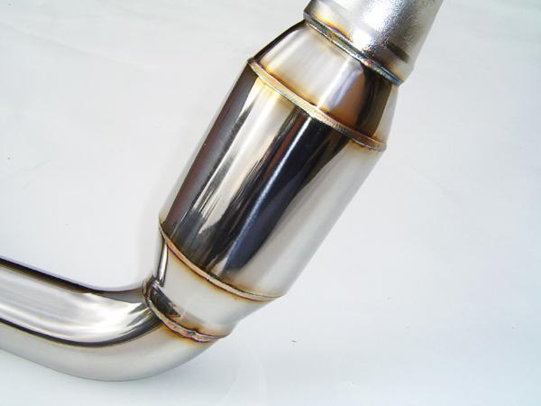 Downpipe se sportovním katalyzátorem Invidia pro Subaru Legacy BL/BP 2.5 GT (05-09)