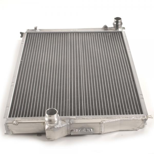 Hlinikový závodní chladič Jap Parts BMW Z4 E85 / E86 2.0/2.2/2.3/2.5/2.5 SI/3.0/3.2/3.5 (02-09)