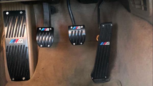 Pedály ProRacing pro BMW 7-Series E32 / E38 s logem M technik - manuální převodovka - černé