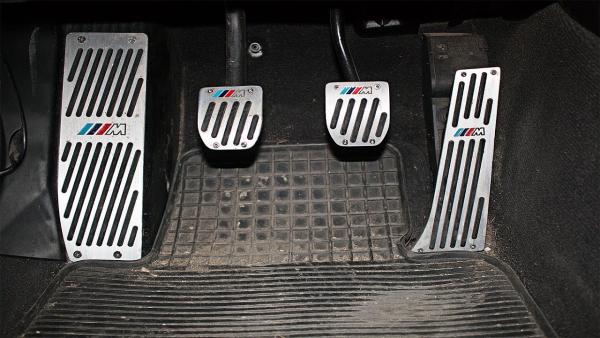 Pedály ProRacing pro BMW X1 E84 / Z3 s logem M technik - manuální převodovka - stříbrné