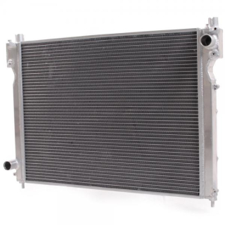 Hlinikový závodní chladič Jap Parts Land Rover Freelander 1.8/2.5 benzín + 2.0 TD4 turbo diesel (00-06)