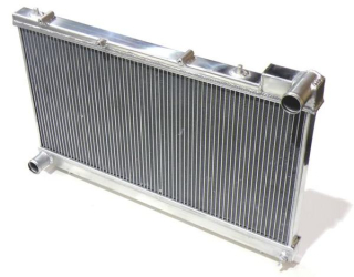 Hlinikový závodní chladič Japspeed Subaru Forester 4WD 2.0 16V (97-02)