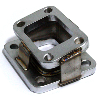 Redukční adaptér na turbo T3 > T4 úhlový (ocel)